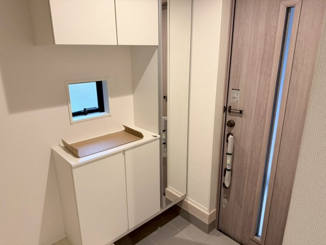 川口市本前川　4期　新築一戸建て　5号棟の玄関|ゆったりとした玄関です