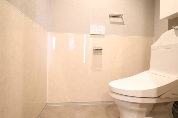 【トイレ】 | 【トイレ】上部棚があり清潔に収納いただけます◎