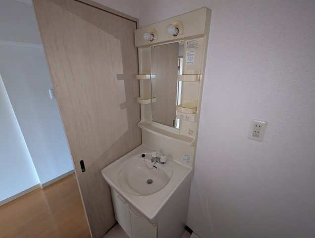 レフィナード西台の独立洗面台