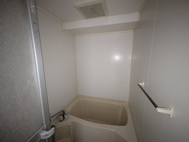 レフィナード西台の浴室