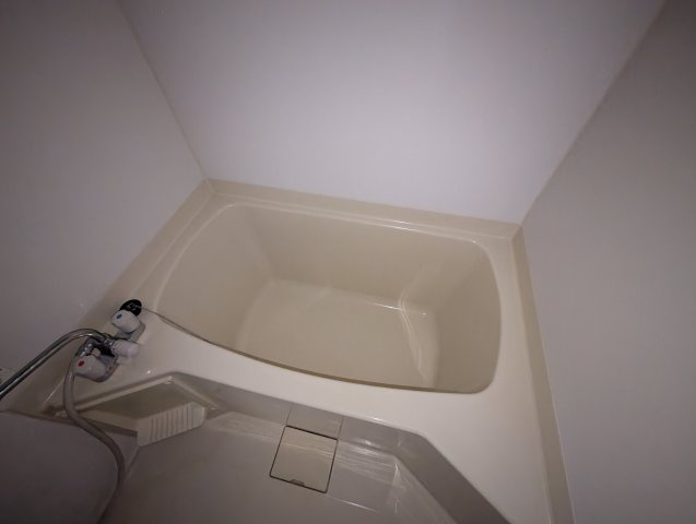 レフィナード西台の浴室