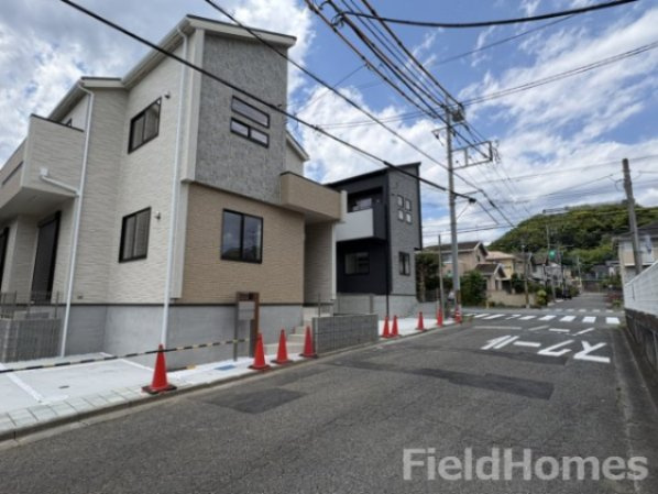 厚木市鳶尾2丁目新築戸建て　2号棟の前面道路含む現地写真|前面道路含む現地写真です。