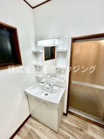 東大阪市南鴻池町２丁目一戸建の洗面所|洗面も入れ替えました。