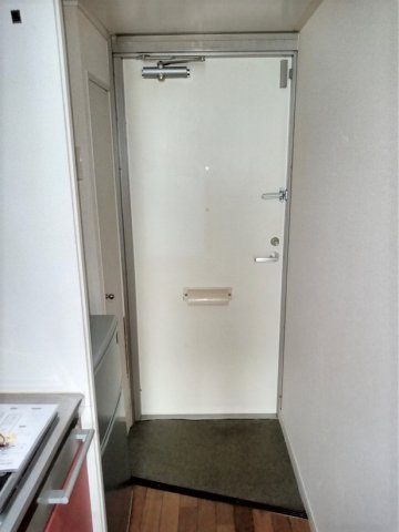 レオパレスＯ’ｓの玄関