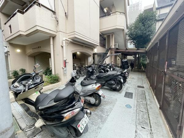 【駐車場】 | グランドメゾン駒沢 | 空き状況に関しましてはお気軽にお問合せ下さいませ。
