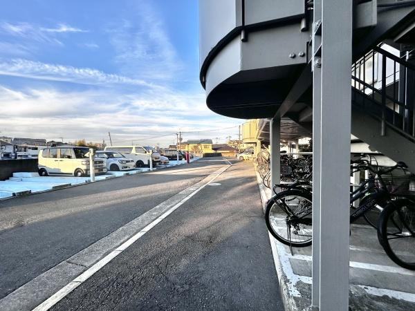 【駐車場】 | コスモ北野田 | お車の出し入れも楽々ですね♪現地駐車場部分になります！
