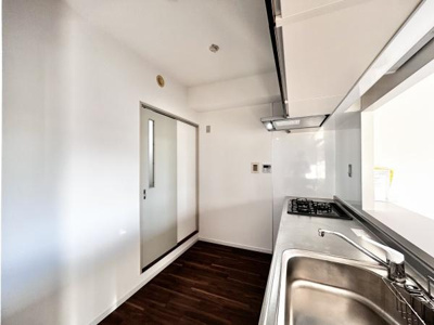 【キッチン】 | コスモ北野田 | ご夫婦や親子での料理をする時間が楽しくなる使い勝手の良い、広いワークトップ♪