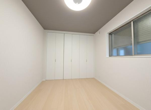 【子供部屋】 | 収納を完備！ベッドや机の配置もしやすく好きなものを飾る楽しみもあるお部屋♪お好みの部屋を自由につくることができます！