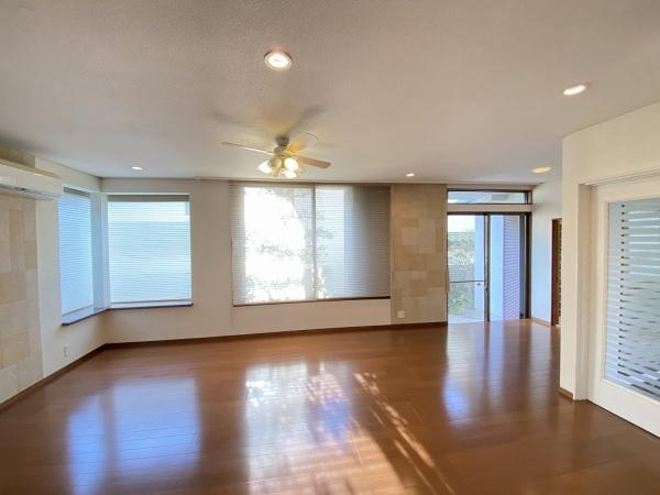 【居間・リビング】 | 垂水区桃山台4丁目　中古戸建