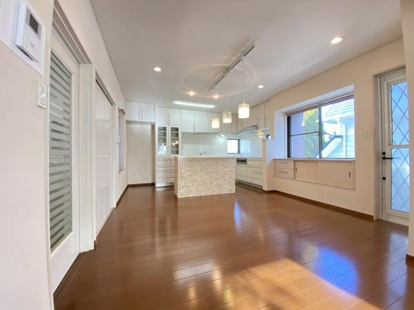 【居間・リビング】 | 垂水区桃山台4丁目　中古戸建