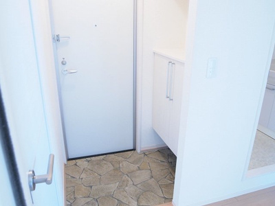 【玄関】 | リビングタウン天理A棟 | 玄関