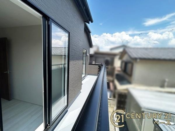 大和郡山市高田町 ／新築一戸建のバルコニー|■現地撮影写真■開放感あふれるバルコニー！南側は見晴らし・日当たり良好です！