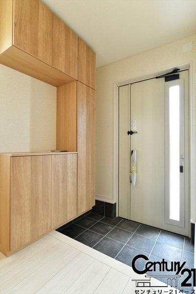 ファーストタウン学園大和町 ／新築一戸建の内観：施工例|■玄関には大容量シューズボックスを完備！■