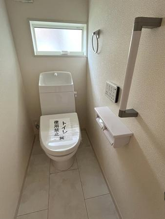 リーブルガーデン下三橋町 ２号棟 ／新築一戸建のトイレ|■現地撮影写真■
