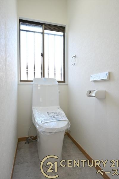 北葛城郡広陵町馬見北６丁目　一戸建のトイレ|■現地撮影写真■１・２階ともに清潔感ある綺麗なお手洗を完備！