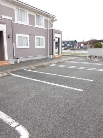 カトルセゾン　Ⅱの駐車場