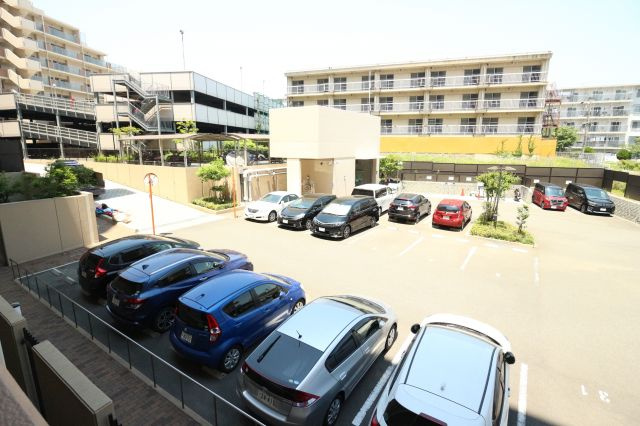 垂水アーバンコンフォートリアヒルズの駐車場