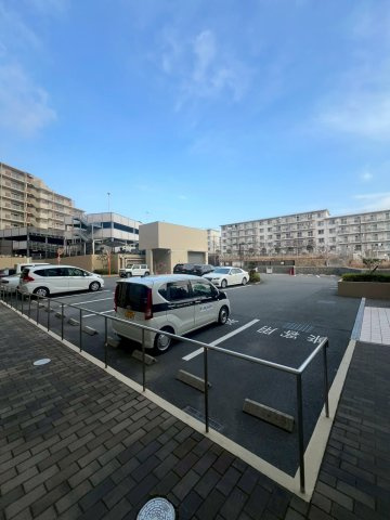 垂水アーバンコンフォートリアヒルズの駐車場