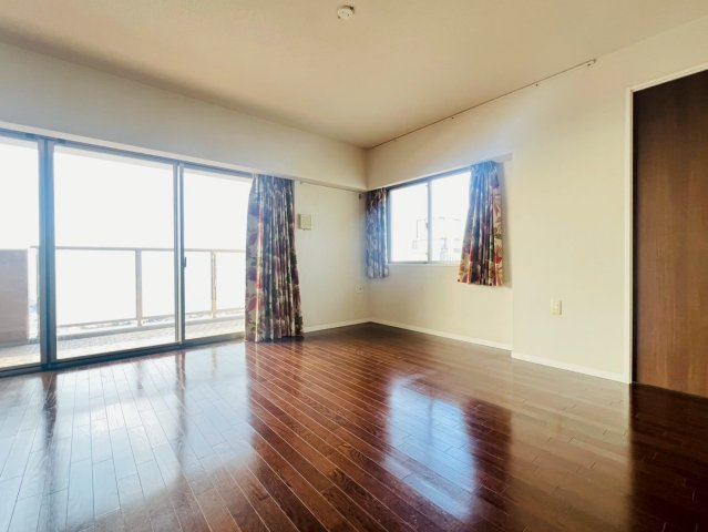 垂水アーバンコンフォートリアヒルズの居間・リビング