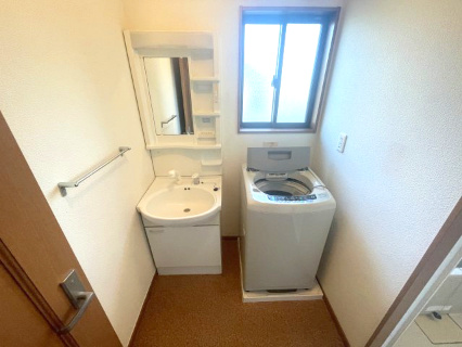 高島市新旭町安井川中古戸建のランドリースペース