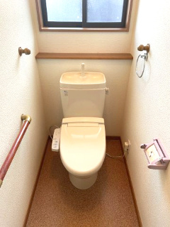 高島市新旭町安井川中古戸建のトイレ