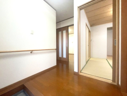 高島市新旭町安井川中古戸建の玄関