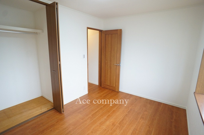 【子供部屋】 | 東大阪市若江南町2丁目 | 【3階：洋室5帖】クローゼット完備です♪