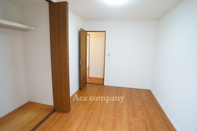 【寝室】 | 東大阪市若江南町2丁目 | 【3階：洋室6.7帖】クローゼット完備です♪