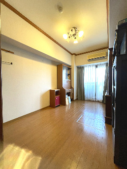 ヴェルディ中山の洋室