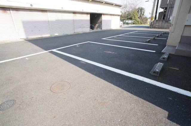 石田マンションの駐車場