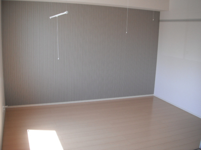 Ｄ－ｒｏｏｍ島西の内装|おしゃれなアクセントクロスになっています