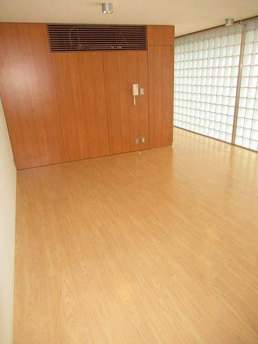 狛江市和泉本町１丁目の賃貸マンションの居間・リビング|洋室