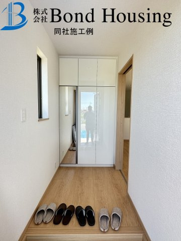 山電東二見徒歩10分　駐車２台　魚住町西岡 A号地 新築戸建の玄関