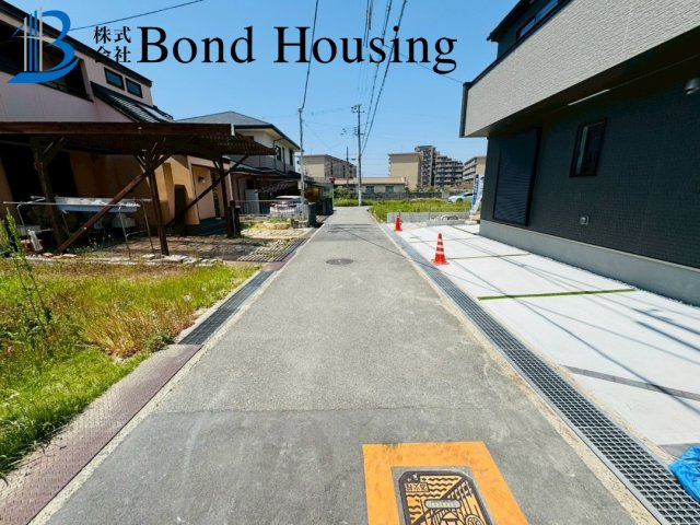 WIC付　駐車２台　魚住町西岡 　D号地 新築戸建の前面道路含む現地写真