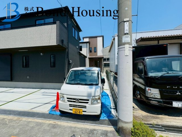 WIC付　駐車２台　魚住町西岡 　D号地 新築戸建の前面道路含む現地写真