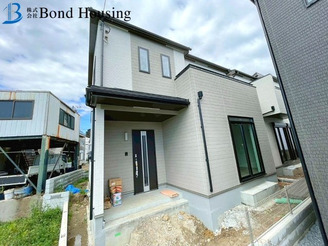 パントリー付　駐車２台　魚住町西岡 C号地 新築戸建の前面道路含む現地写真
