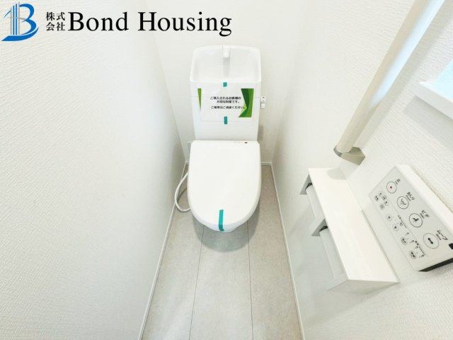 全室南向き　駐車２台　魚住町西岡 B号地 新築戸建のトイレ