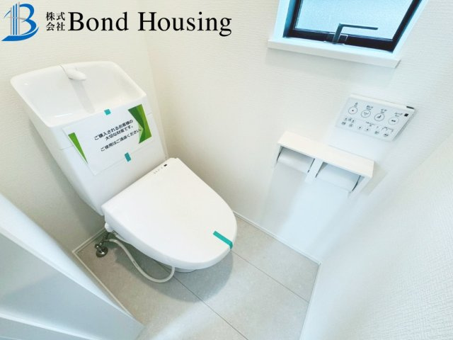 全室南向き　駐車２台　魚住町西岡 B号地 新築戸建のトイレ