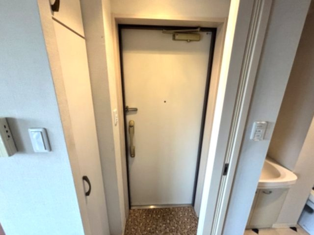 クラウンシティ本山の玄関