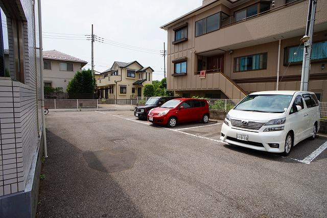 ロイヤルストークの駐車場|駐車場