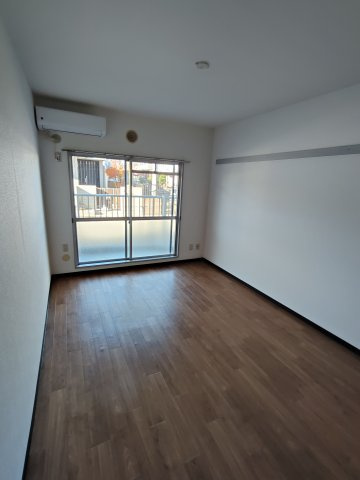 ロイヤルストークの洋室|洋室　ベランダ側