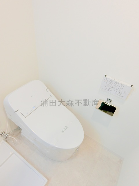 ラフィスタ鵜の木のトイレ|温水洗浄便座付きのタンクレストイレ　