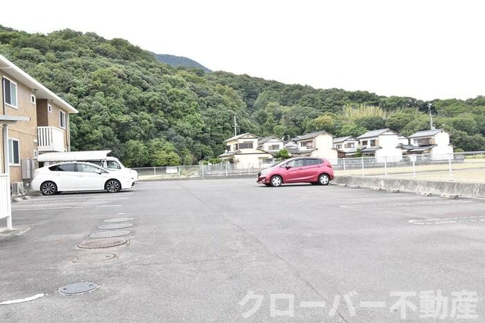 サンハイツ大麻Ｂの駐車場|駐車場