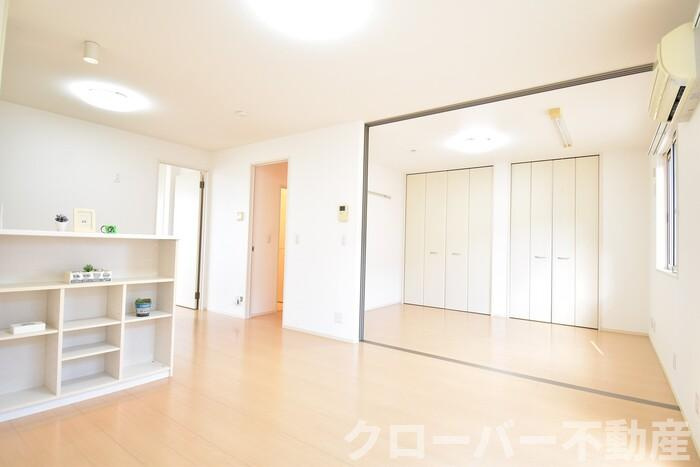 サンハイツ大麻Ｂの居間・リビング|ＬＤＫ１２帖～南洋室６帖