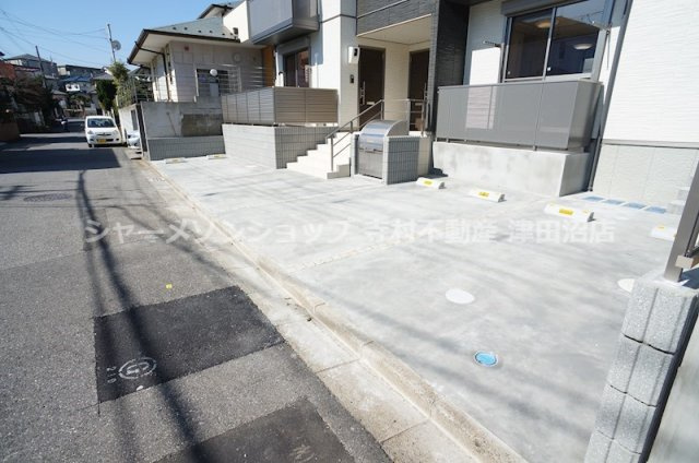 リオメゾンの駐車場