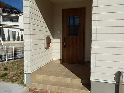 広島市安佐北区三入２丁目　中古一戸建て(全2棟)の玄関