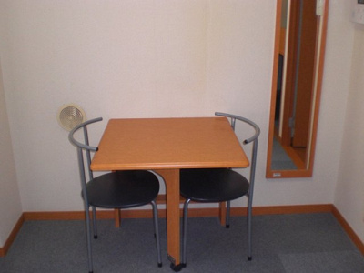 【居間・リビング】 | レオパレス御代の台 | こちらの居間で趣味の時間をお楽しみください