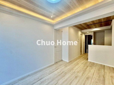 【ダイニング】 | ビアン御徒町 | 【ダイニング】忙しい朝でも、しっかり家族が揃って食事をして頂けるゆとりある大きさのダイニングスペース。奥様が作る手料理をカウンター越しに受けとって頂き、テーブルで囲む素敵な時間を存分に愉しんで下さい。