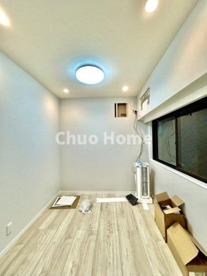 【寝室】 | ビアン御徒町 | 【寝室】心と体をゆったりと安らげる主寝室。寝室のゆとりが大きい分だけ、暮らしの安らぎは深まります。一日の疲れを癒すだけでなく、ご夫婦の親密な語らいを紡ぎ出します