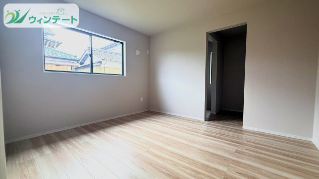 つくば市栗原1期　新築戸建の洋室|全室にしっかり採光を確保した明るい洋室。収納スペースもあり、家族それぞれのプライベート空間として快適に過ごせます。